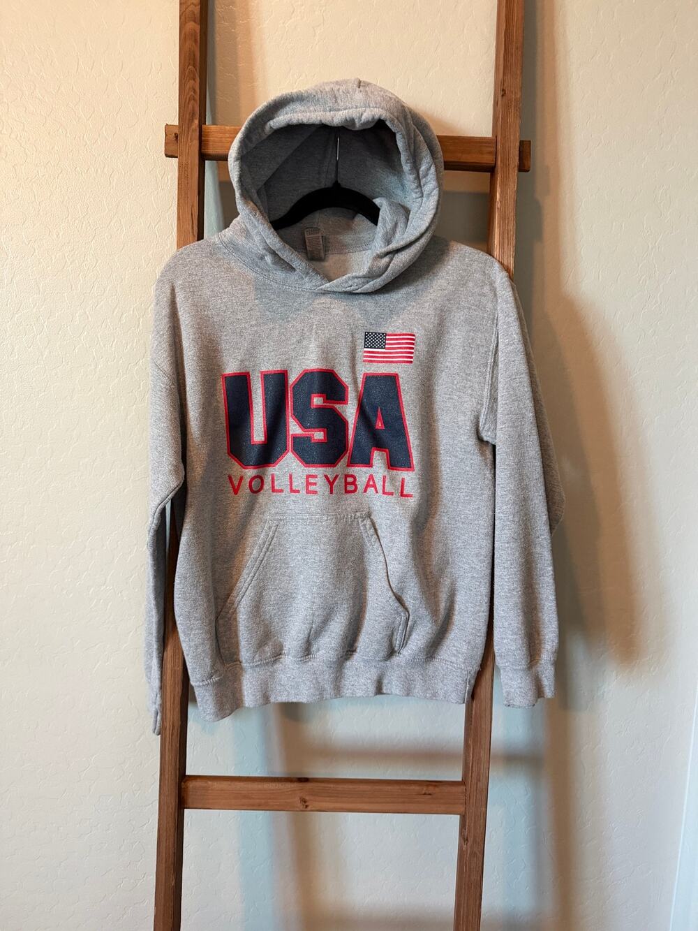 Gildan USA Volleyball Gray Pullover Hoodie Sweatshirt Small